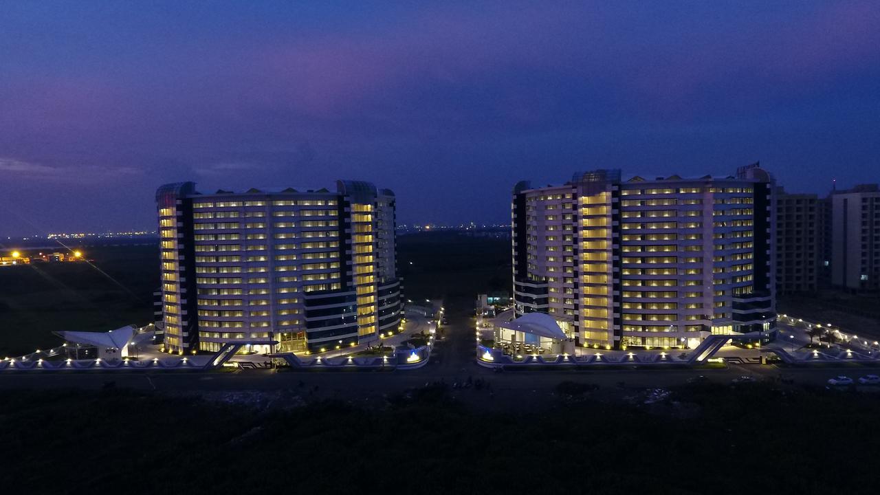 Rajhans Belliza Service Apartment สุรัต ภายนอก รูปภาพ