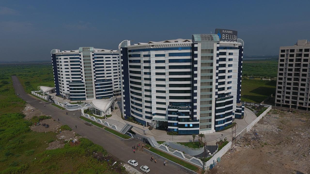 Rajhans Belliza Service Apartment สุรัต ภายนอก รูปภาพ
