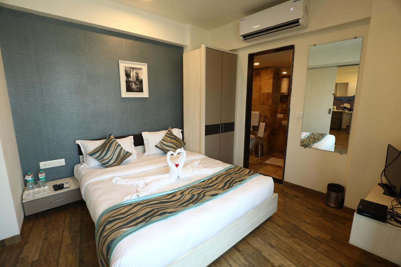 Rajhans Belliza Service Apartment สุรัต ภายนอก รูปภาพ