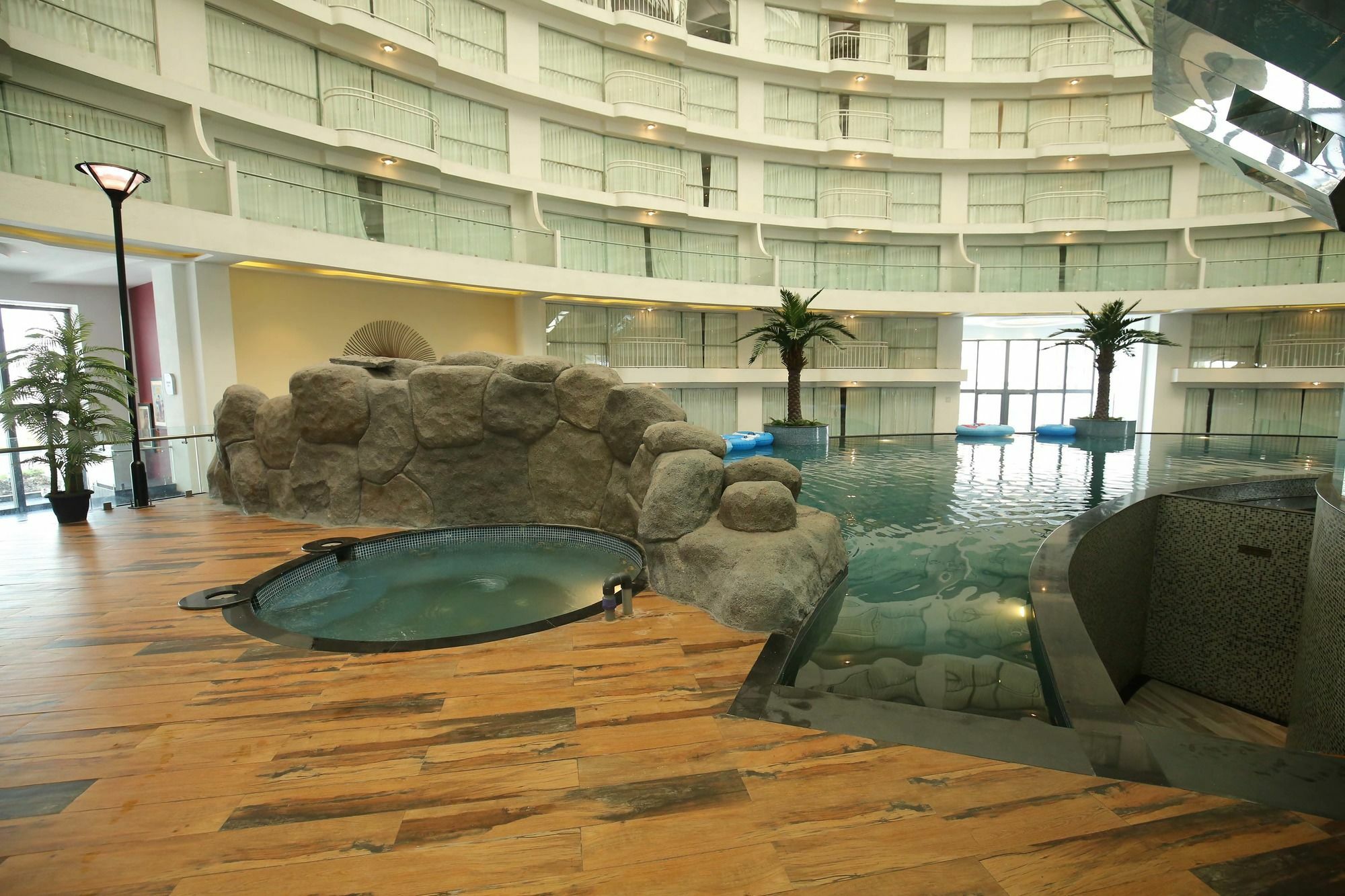 Rajhans Belliza Service Apartment สุรัต ภายนอก รูปภาพ